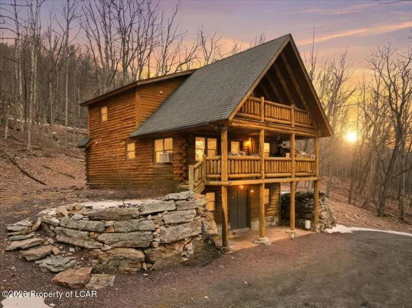 344 Hilltop Dr, Sugarloaf, PA 18249