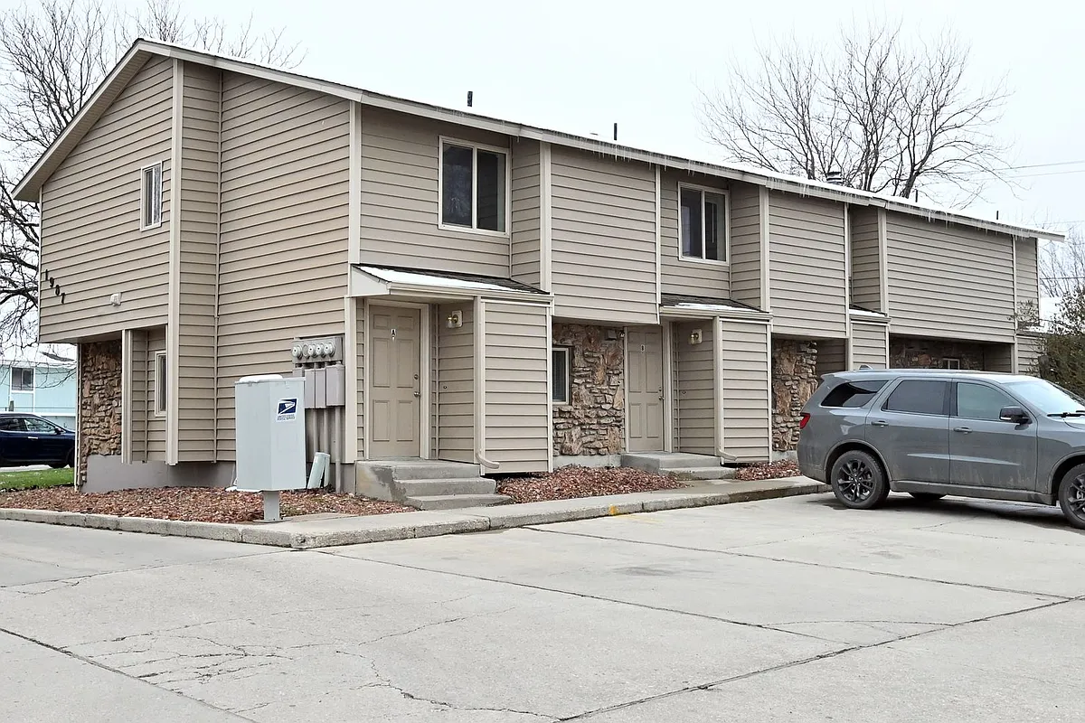 Building Photo - 1987 Edwards Dr #B