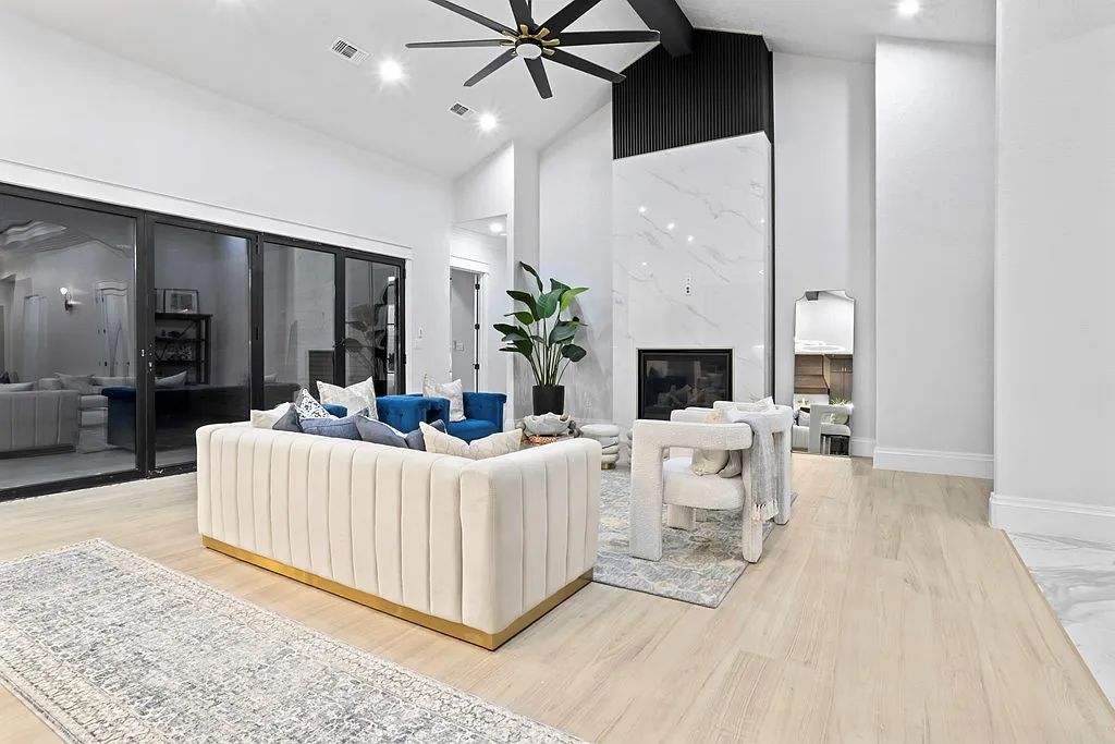 5 bed, 7.0 bath, 4400 sqft, $20,000 — Photo 4