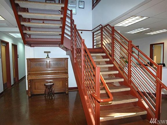 4th image of 8365 Hogum Bay Ln NE