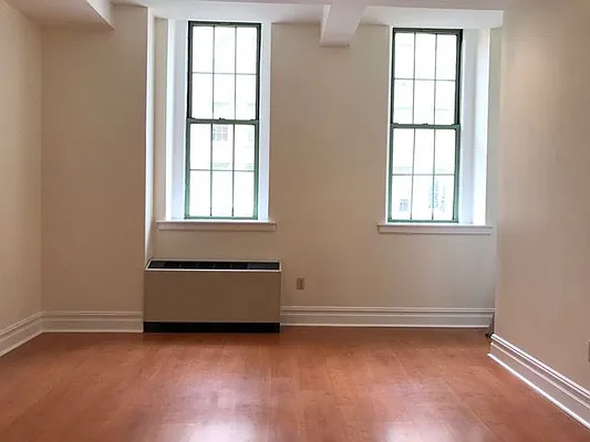 Rented by Zikos Realty Services | media 10