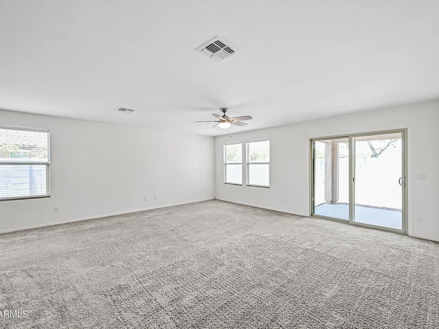 3 bed, 2.0 bath, 2121 sqft, $2,090 — Photo 4