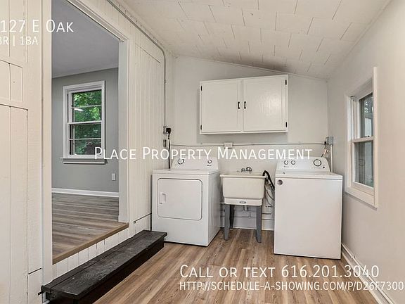 5th image of 2127 E Oak St