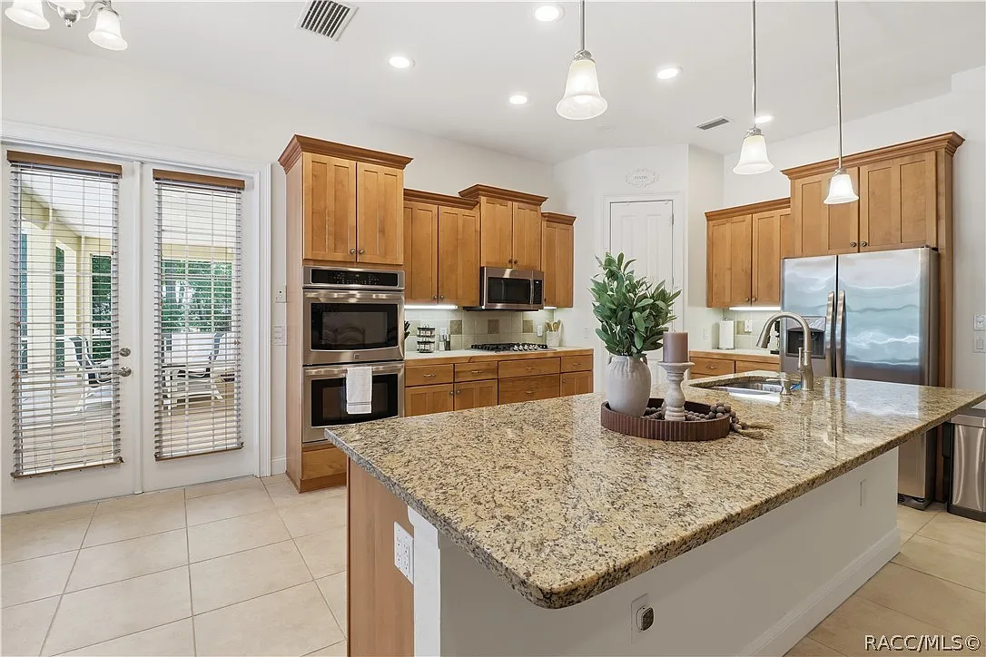 3 bed, 2.0 bath, 2194 sqft, $3,000 — Photo 4