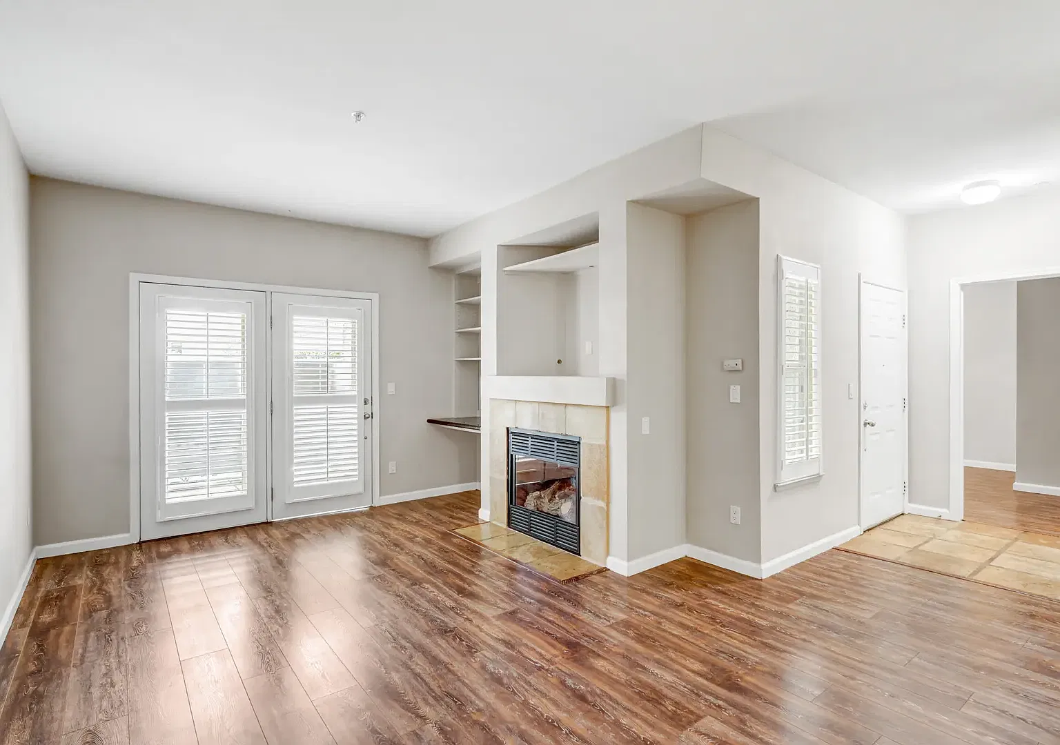 2 bed, 1077 sqft, $2,400 — Photo 3