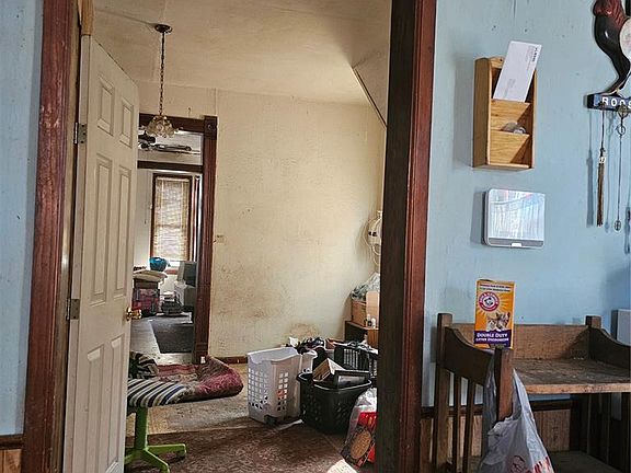 3rd image of 111 Lois Ct