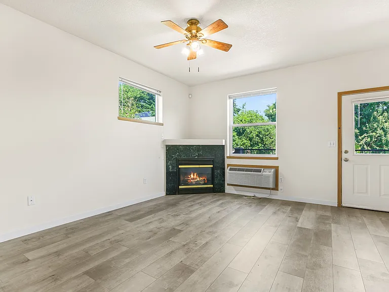 2020 NE Rodney Ave #C — Photo 9