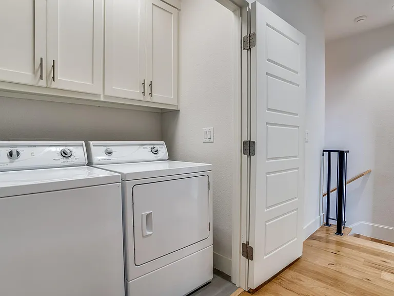 2452 Thatcher Dr — Photo 23
