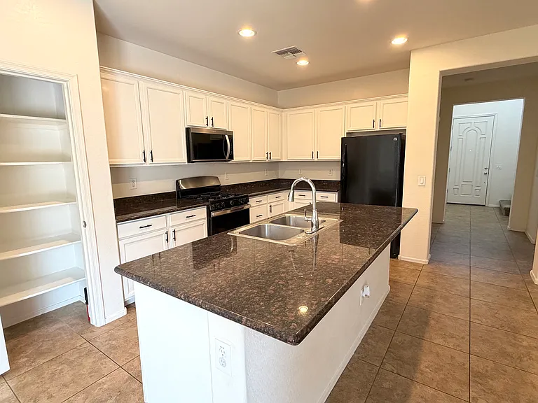 2132 S Martingale Rd — Photo 6