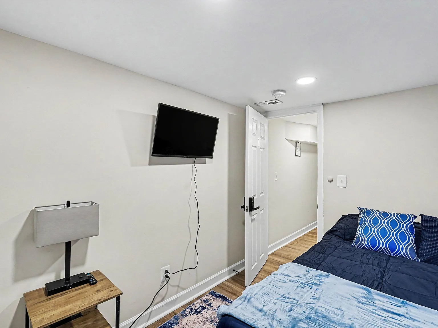 4 bed, 3.0 bath, 1600 sqft, $866 — Photo 1