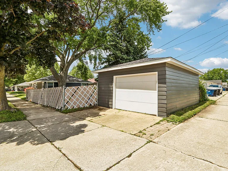 2223 Grove Ave — Photo 5
