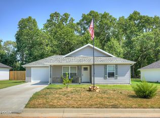 2061 Lakeview St, Carthage, MO 64836