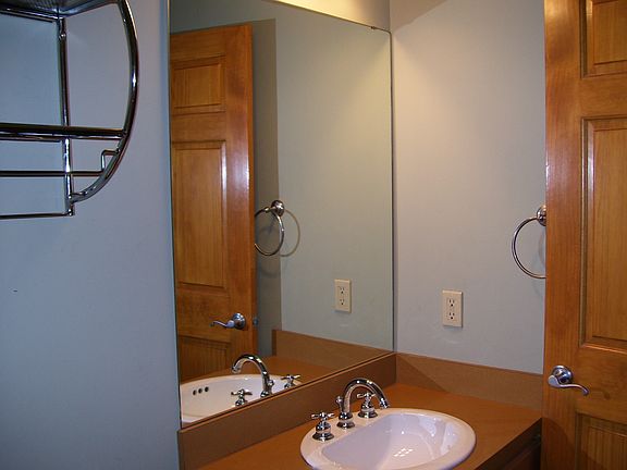 4th image of 305 W Lafayette St APT 05