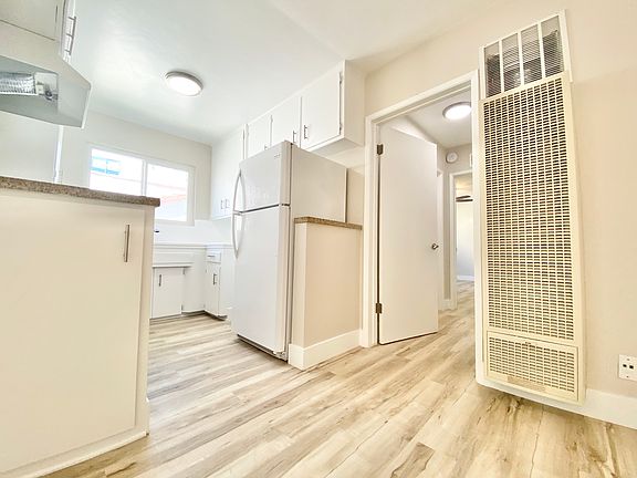 3rd image of 1035 S Shenandoah St #7