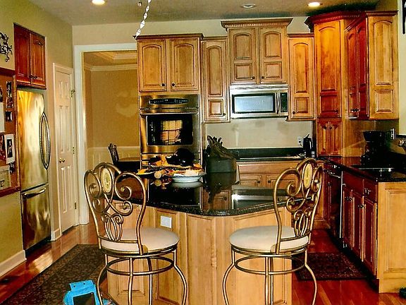 gourmet kitchen with s/s built-ins and tons of granite