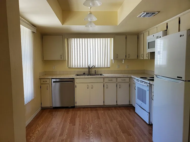 2808 Tamarack Trl — Photo 3