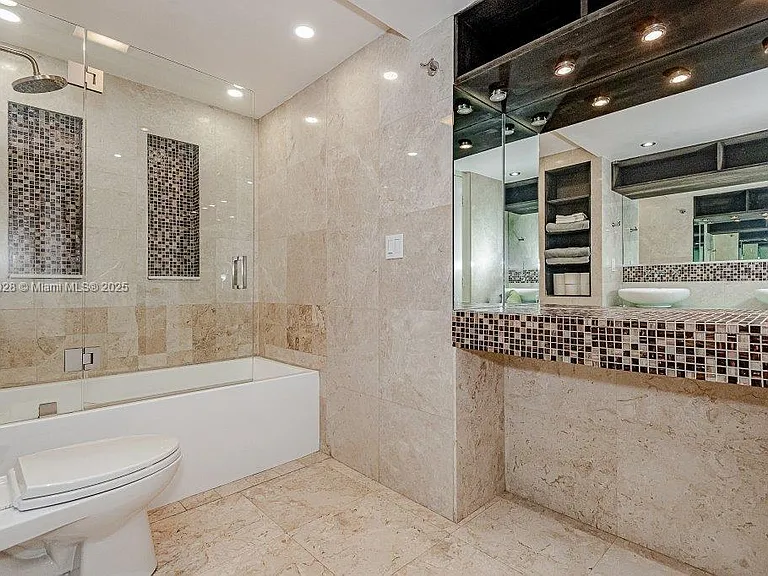 2301 Collins Ave #705 — Photo 17