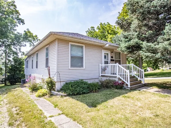 308 N Davis St, Anamosa, IA 52205