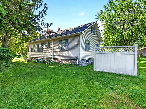 4th image of 204 Russell Rd