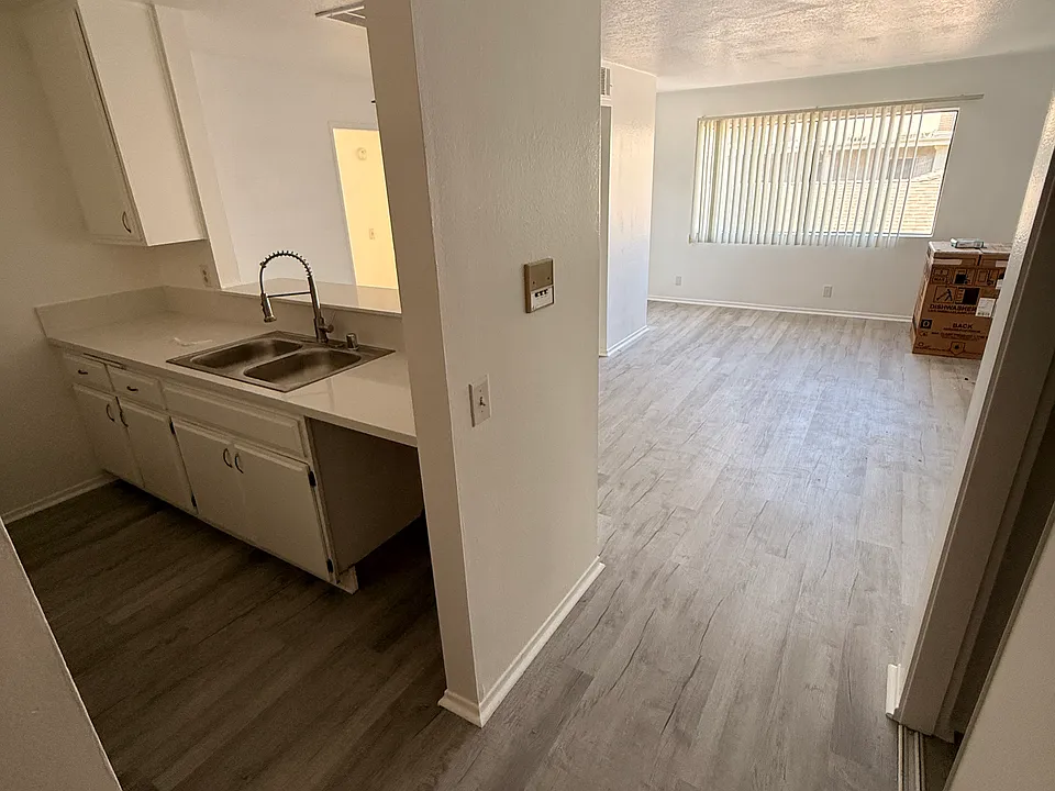 4434 Fulton Ave #202