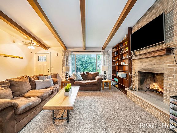5th image of 1435 Yorkshire St SE