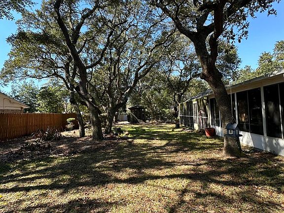 4th image of 260 Yacht Club Dr