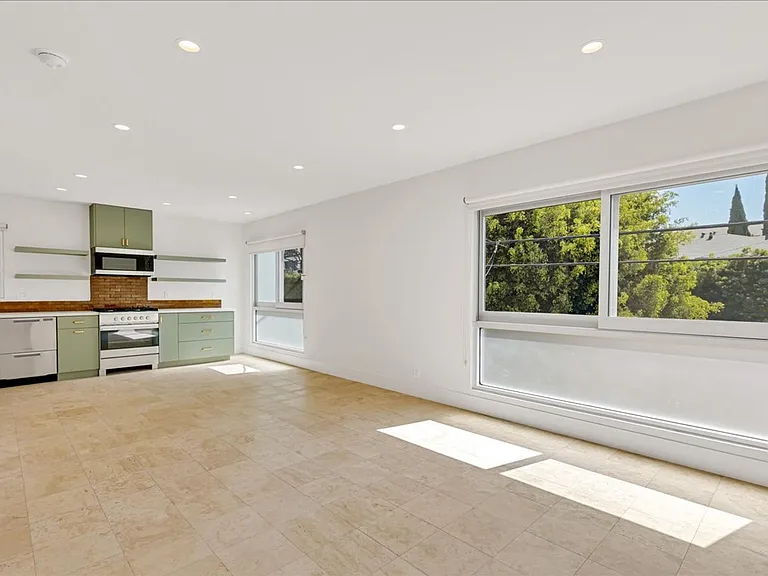 210 S Hamilton Dr #9 — Photo 5