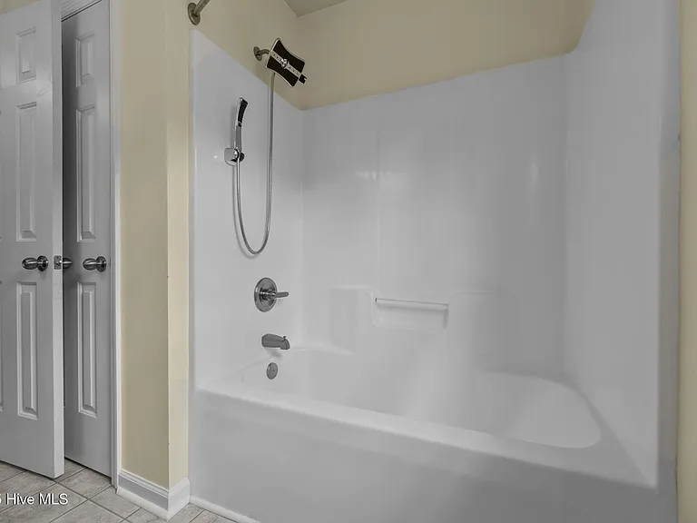 1004 Summerfield Ct — Photo 16