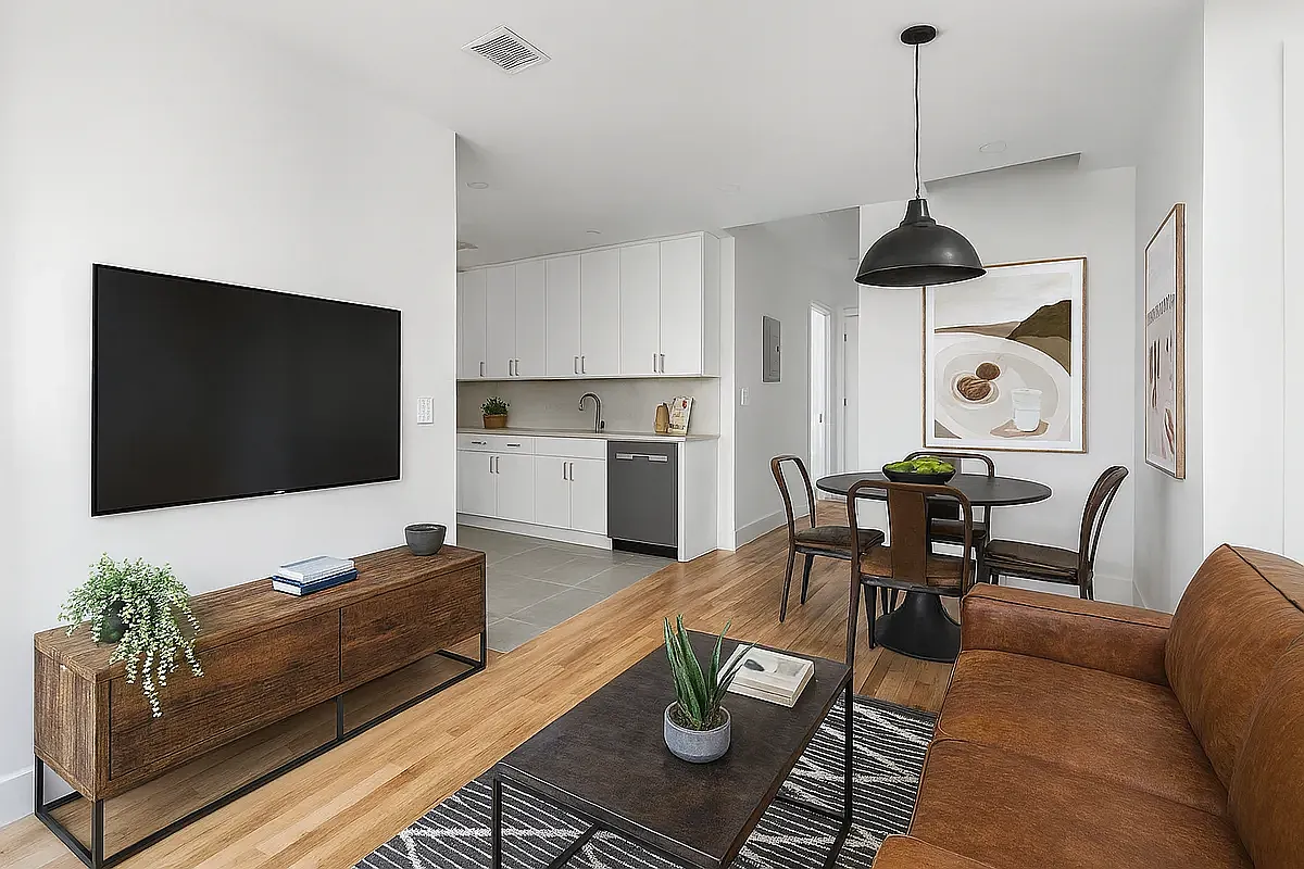 251 Vanbrunt Street — Photo 2