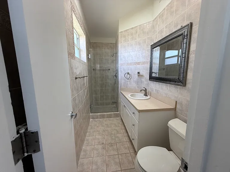 Master Bedroom Bathroom