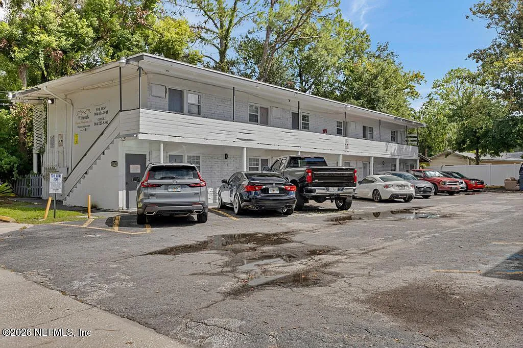 1 bed, 1.0 bath, 420 sqft, $750 — Photo 1