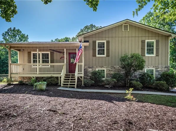 624 Puckett Rd, Waleska, GA 30183