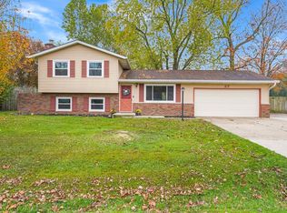 27 Burr Oak Dr SW, Pataskala, OH 43062