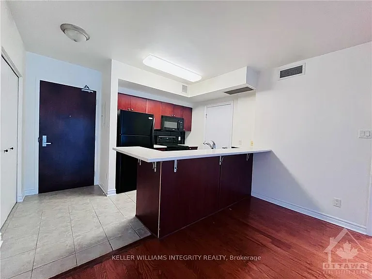 200 Rideau St #607 — Photo 3