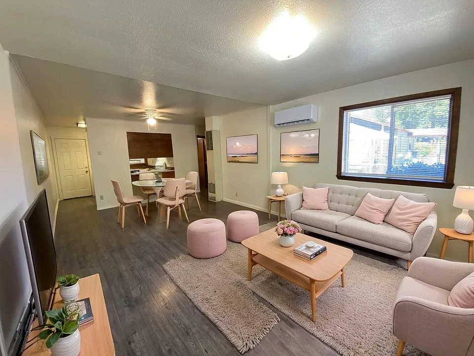 1032 W Nevada Ct