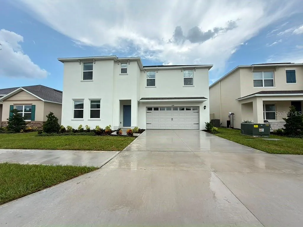 3 bed, 2.5 bath, 2215 sqft, $2,200 — Photo 2