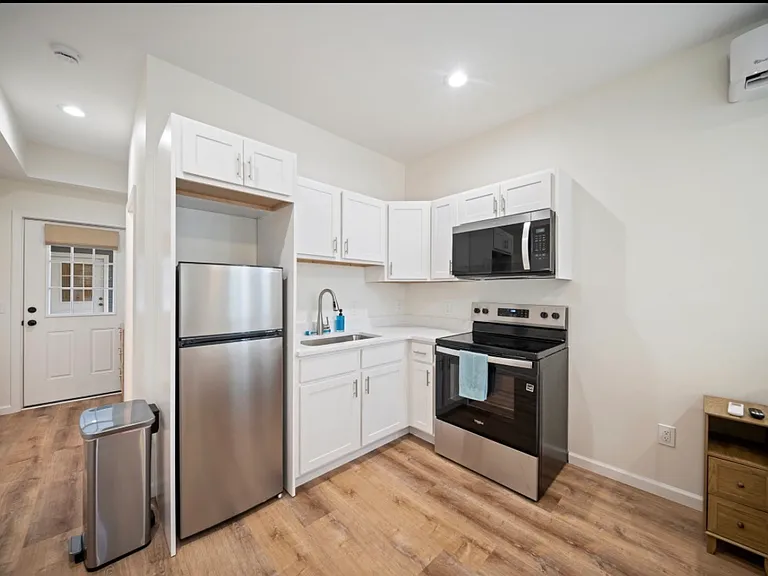 5069 Peachtree Ave #A — Photo 3