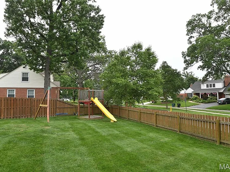 342 Greenleaf Dr — Photo 39
