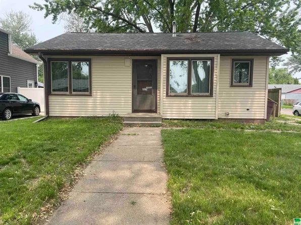 227 E 30 S, Sioux City, NE 68776