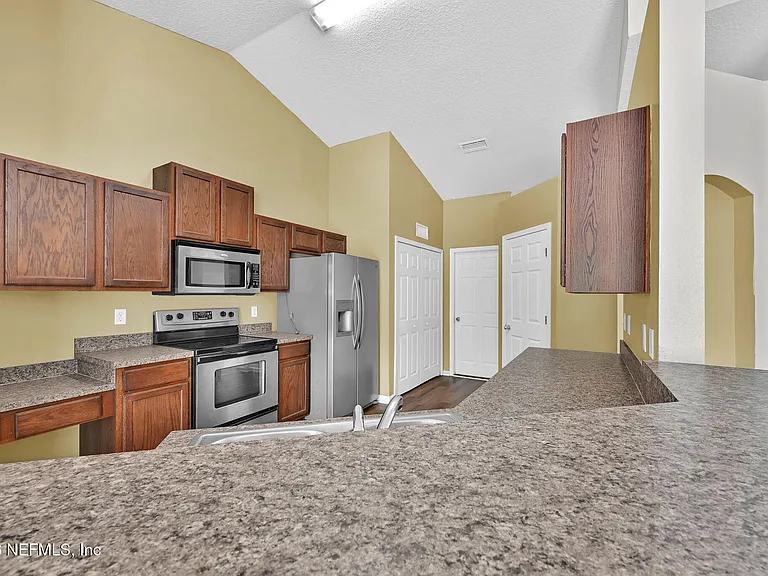 10810 Stanton Hills Dr E — Photo 16