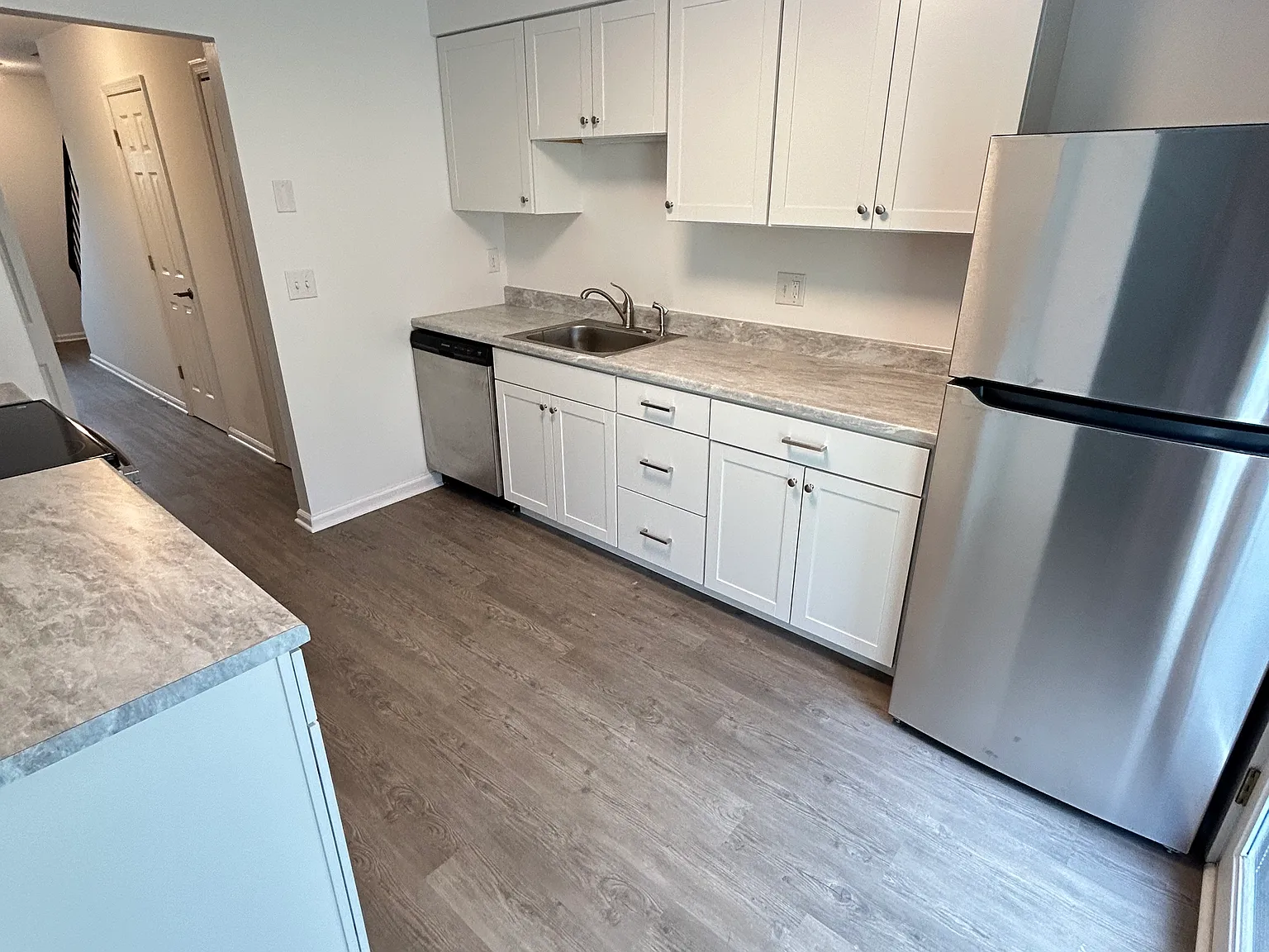 3 bed, 1.5 bath, 1328 sqft, $2,650 — Photo 2