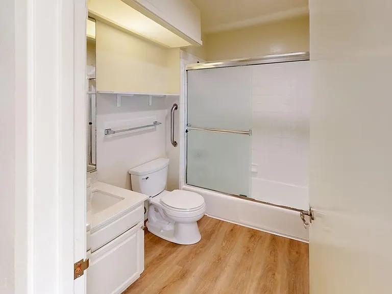 51 Essex St #11 — Photo 8