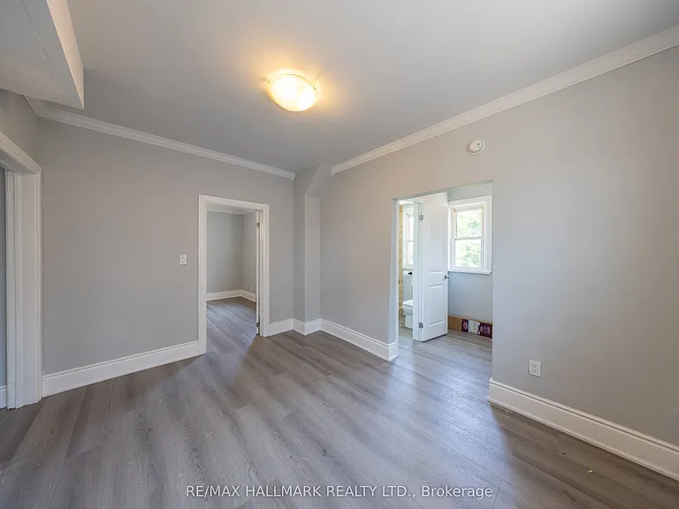 559 Ritson Rd S — Photo 11