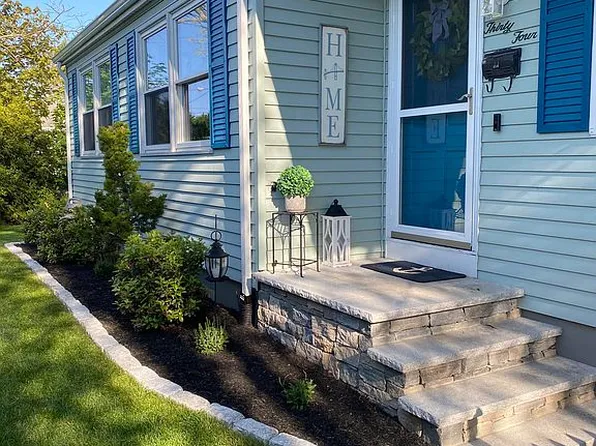 34 Southmayd St, Newport, RI 02840