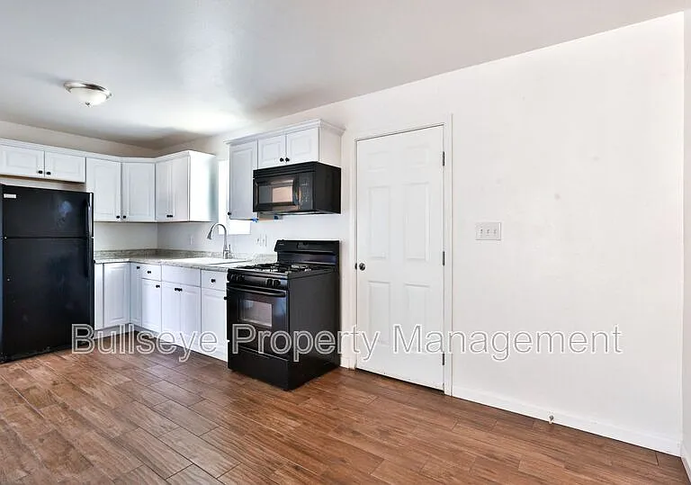 825 E Alice Ave #B — Photo 9