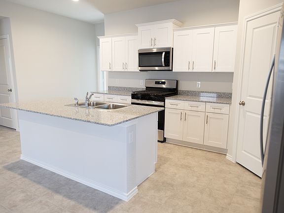 5th image of 537 Derby Ln
