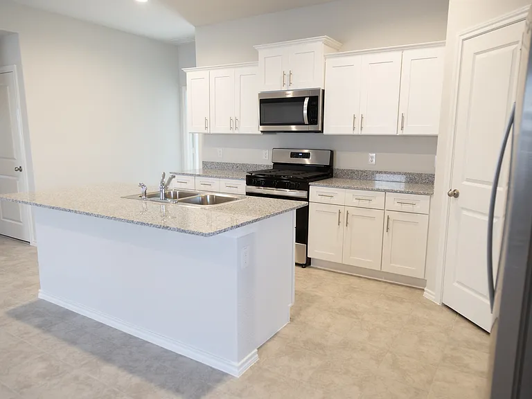 537 Derby Ln — Photo 5