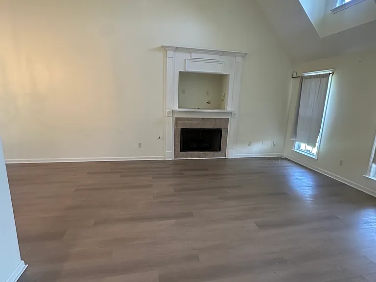 4804 Cambridge Dr — Photo 2