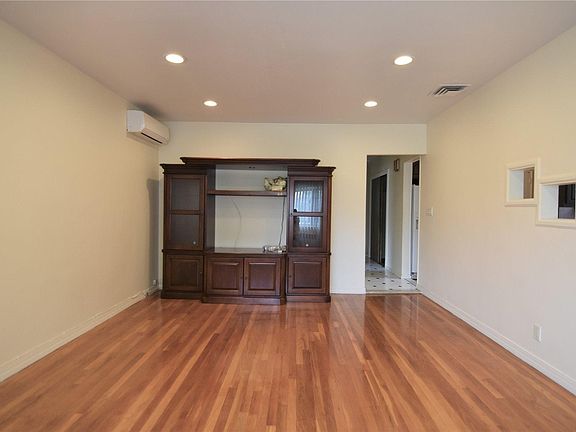 3rd image of 46-23 218th St