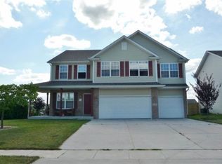 223 Acorn Dr, Poplar Grove, IL 61065